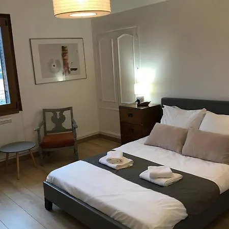 Apartamento Le Coteau - Centre Ville, Jardin & Parking! *