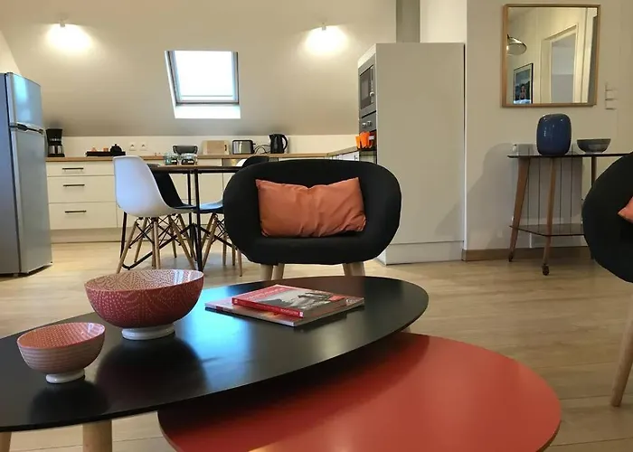 Le Coteau - Centre Ville, Jardin & Parking! *